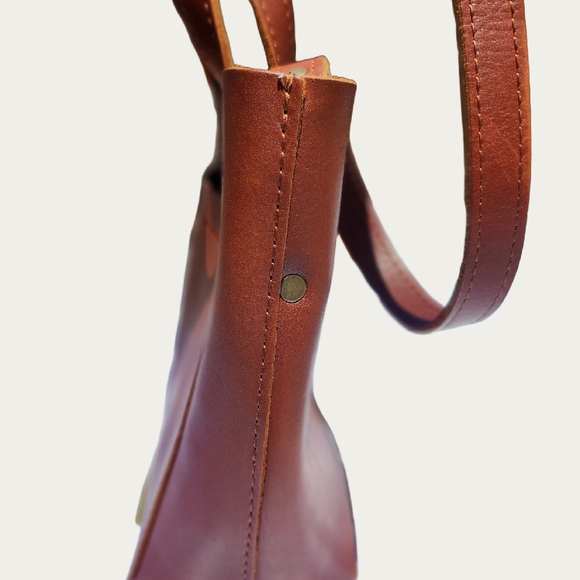 Portland Leather Brown Tote Bag with Minimalist Design - Picture 7 of 15